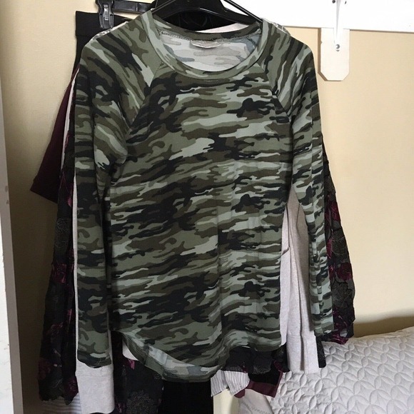 Bobbie Brooks Camo Tee SzM Long Sleeves Knit Round Neck Pre-Owned - Picture 3 of 10